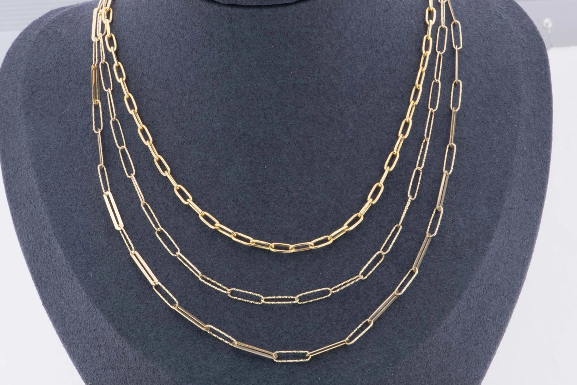 18K Gold Diamond Cut Paperclip Link Necklace. R4507