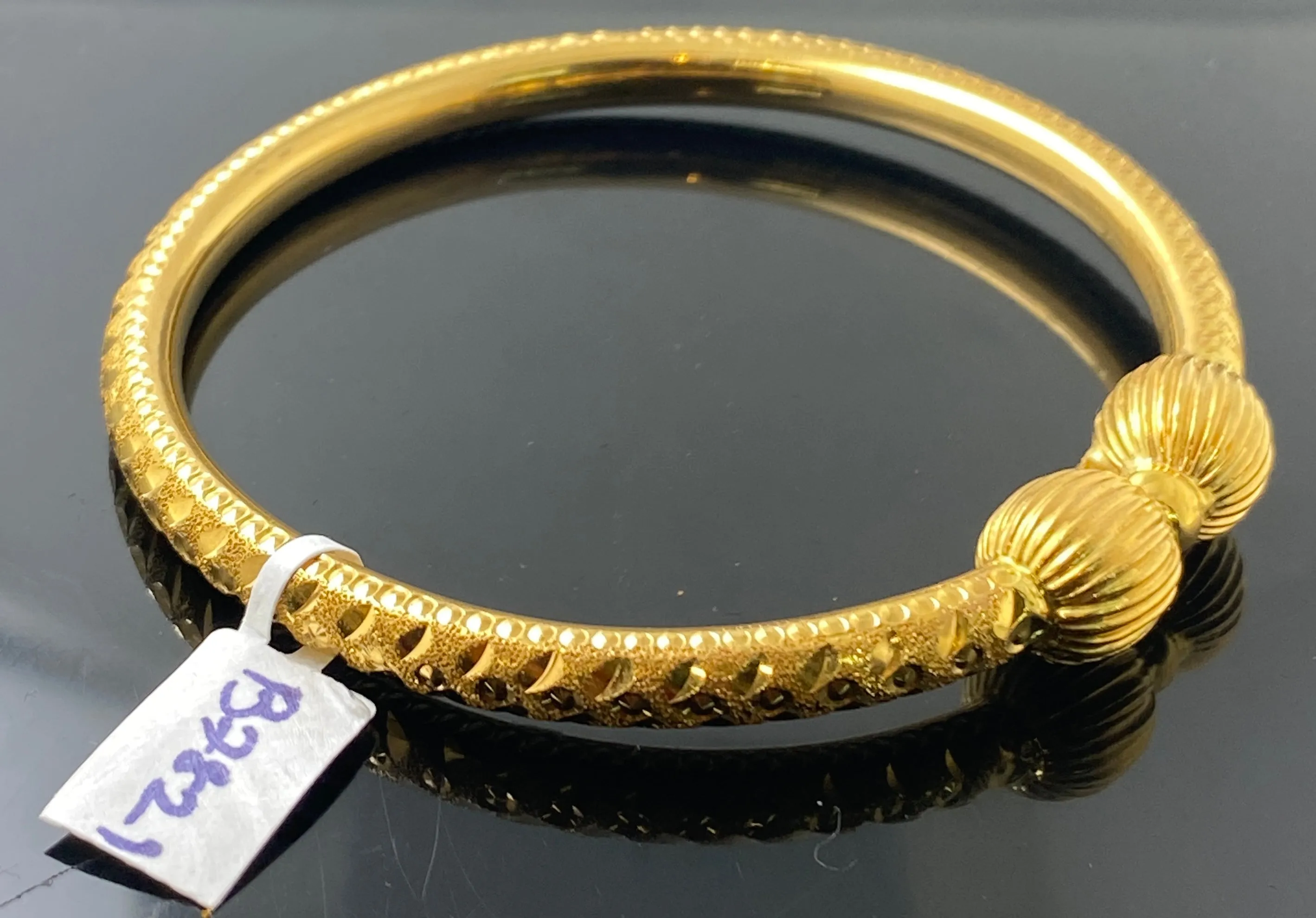 22K Gold Diamond Cut Bangle Bracelet - B7821