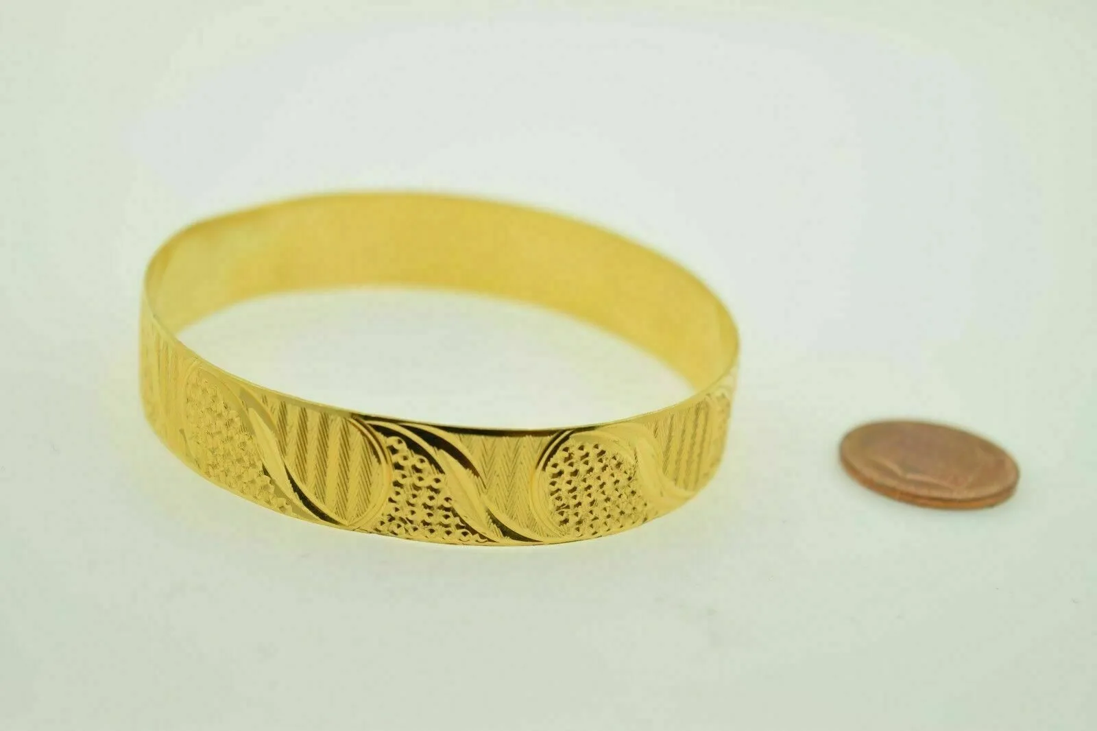 22K Solid Yellow Gold Bangle Cuff Bracelet with Diamond Cut | Handmade and Customized