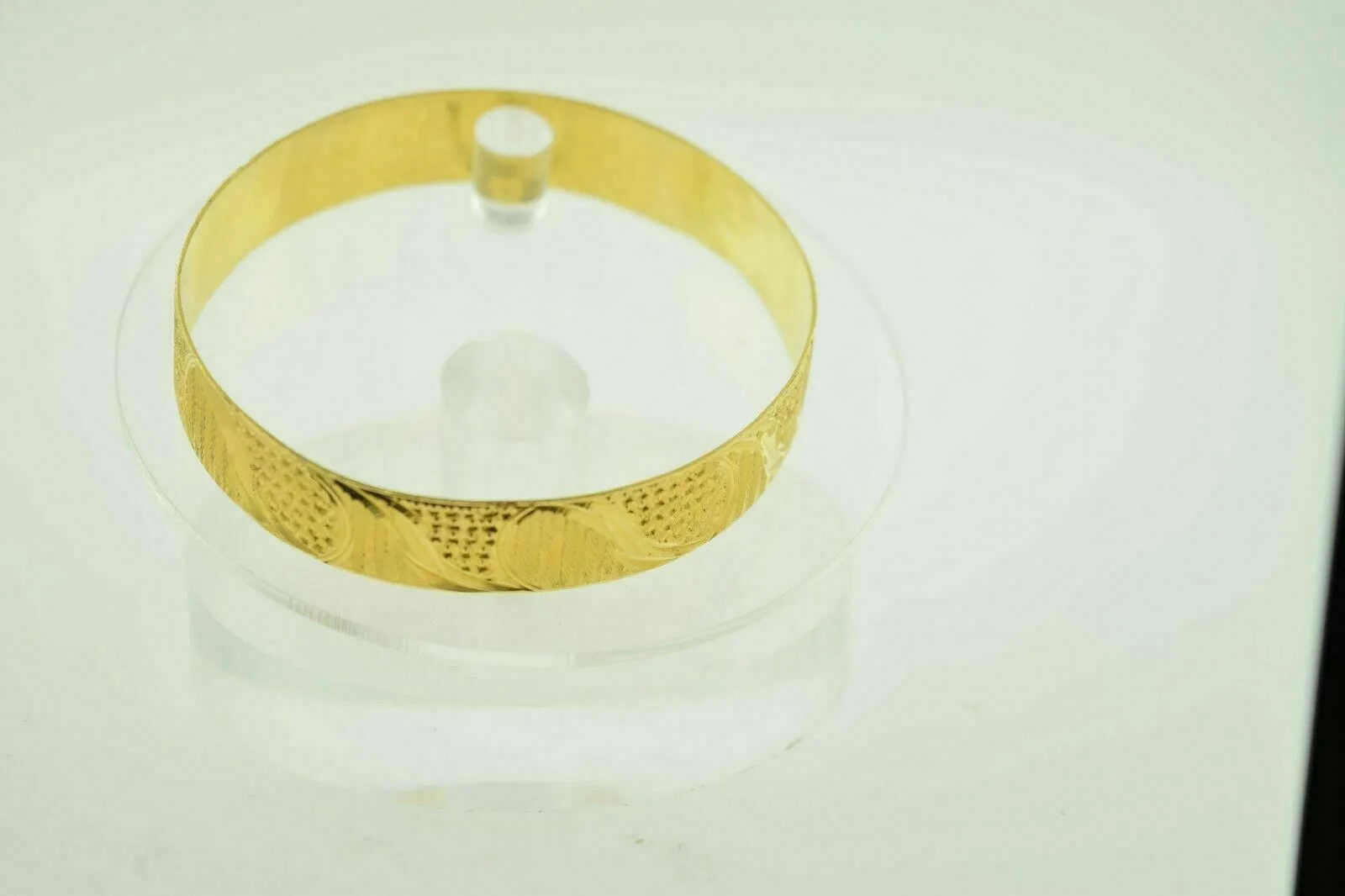 22K Solid Yellow Gold Bangle Cuff Bracelet with Diamond Cut | Handmade and Customized