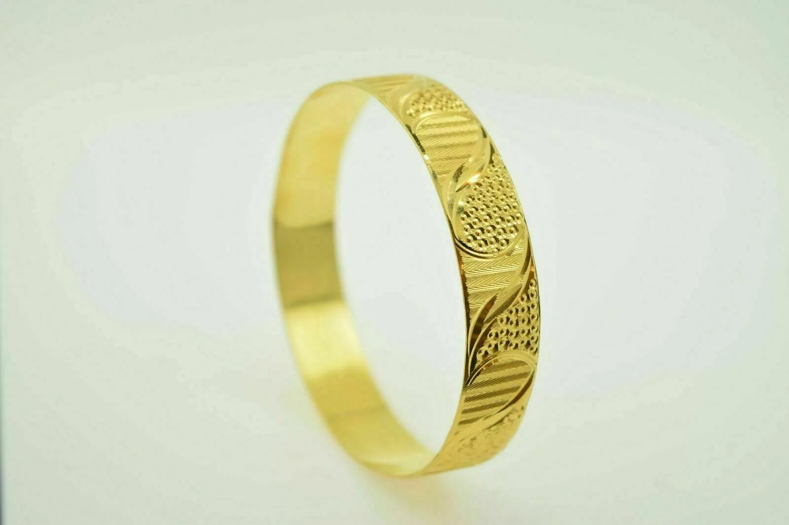 22K Solid Yellow Gold Bangle Cuff Bracelet with Diamond Cut | Handmade and Customized