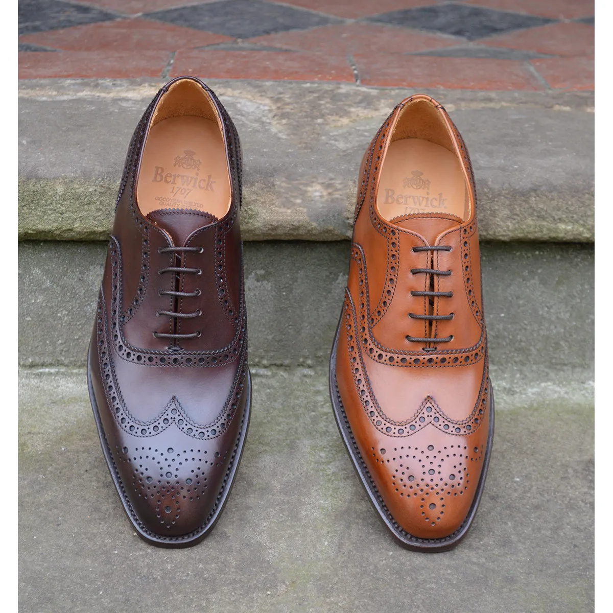 Berwick 1707 Brogue (5215) - Moka