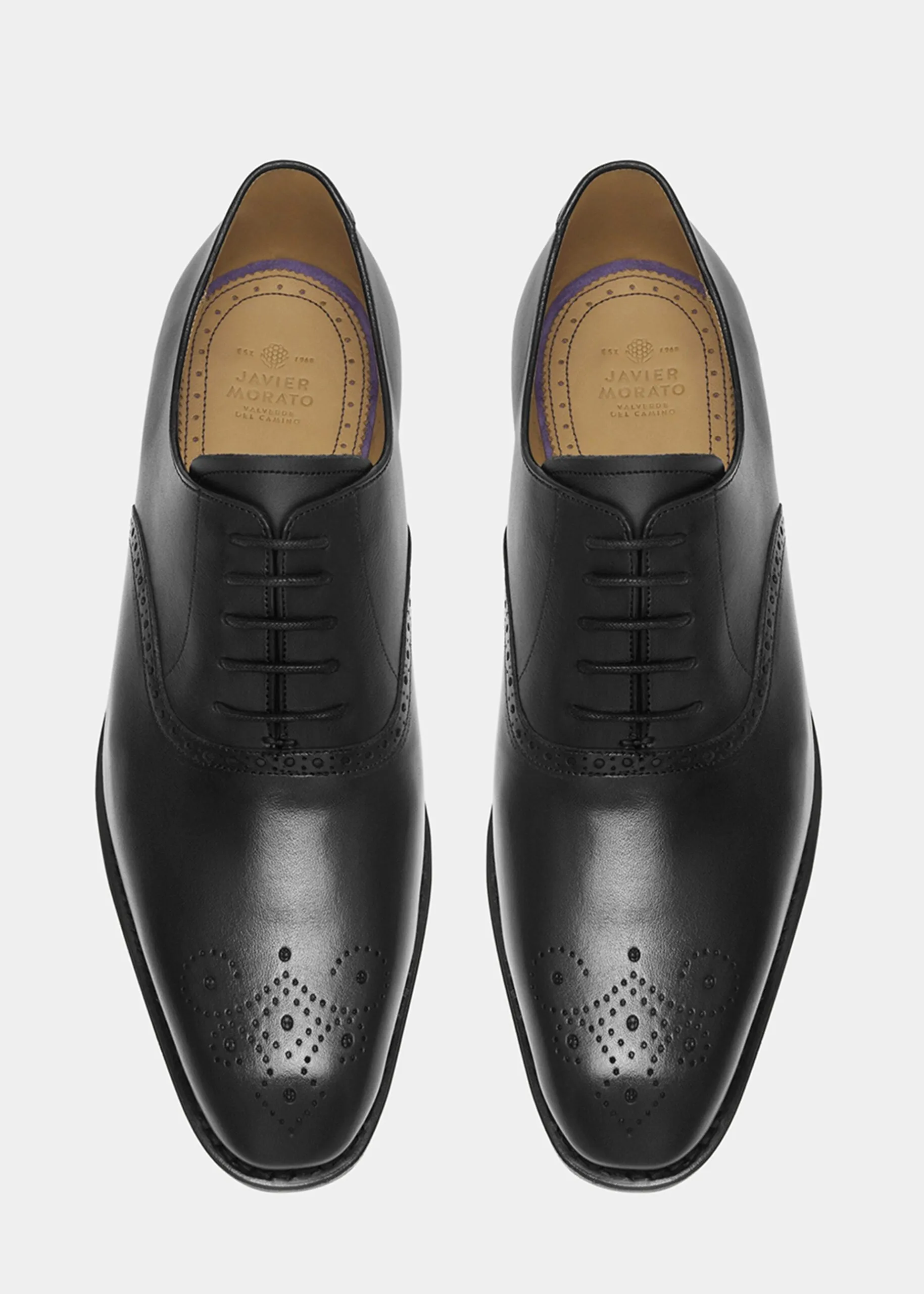 Brogue black plain toe shoes