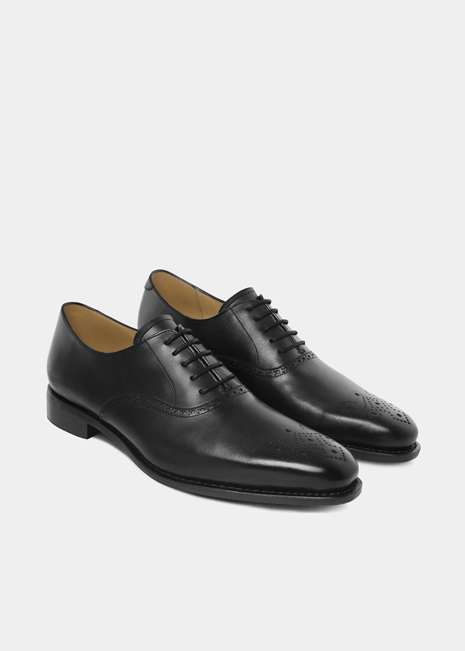 Brogue black plain toe shoes