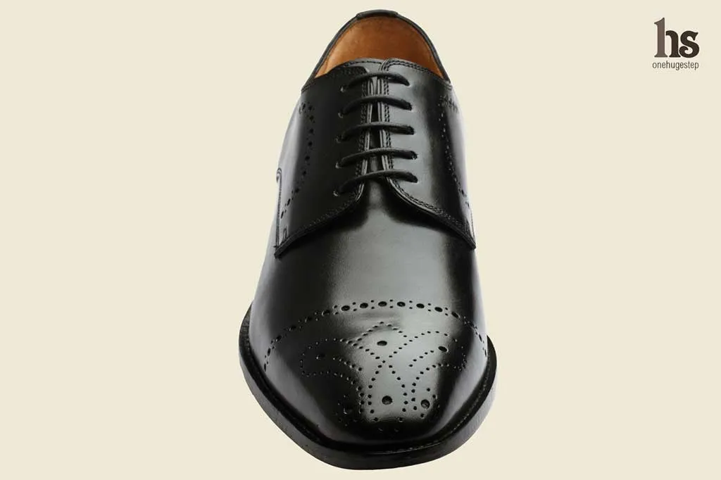 Brogue Derby With Medallion – Black