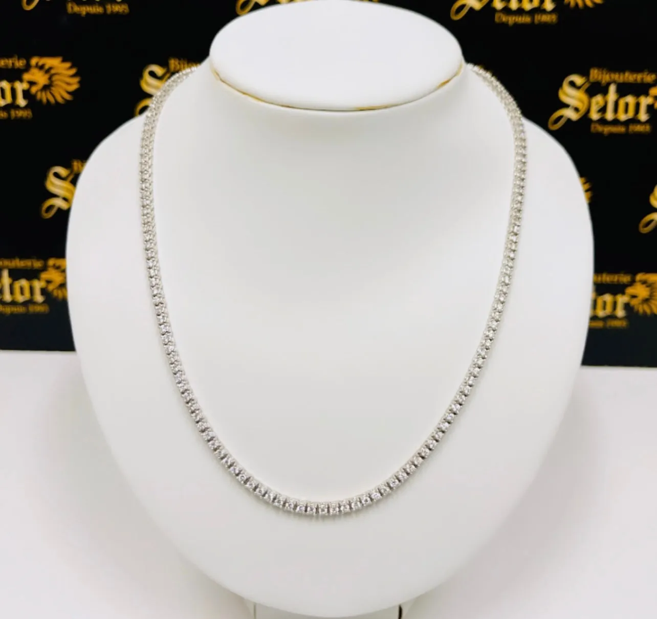 Diamond Riviera necklace - Fine diamond necklace with a luxurious touch