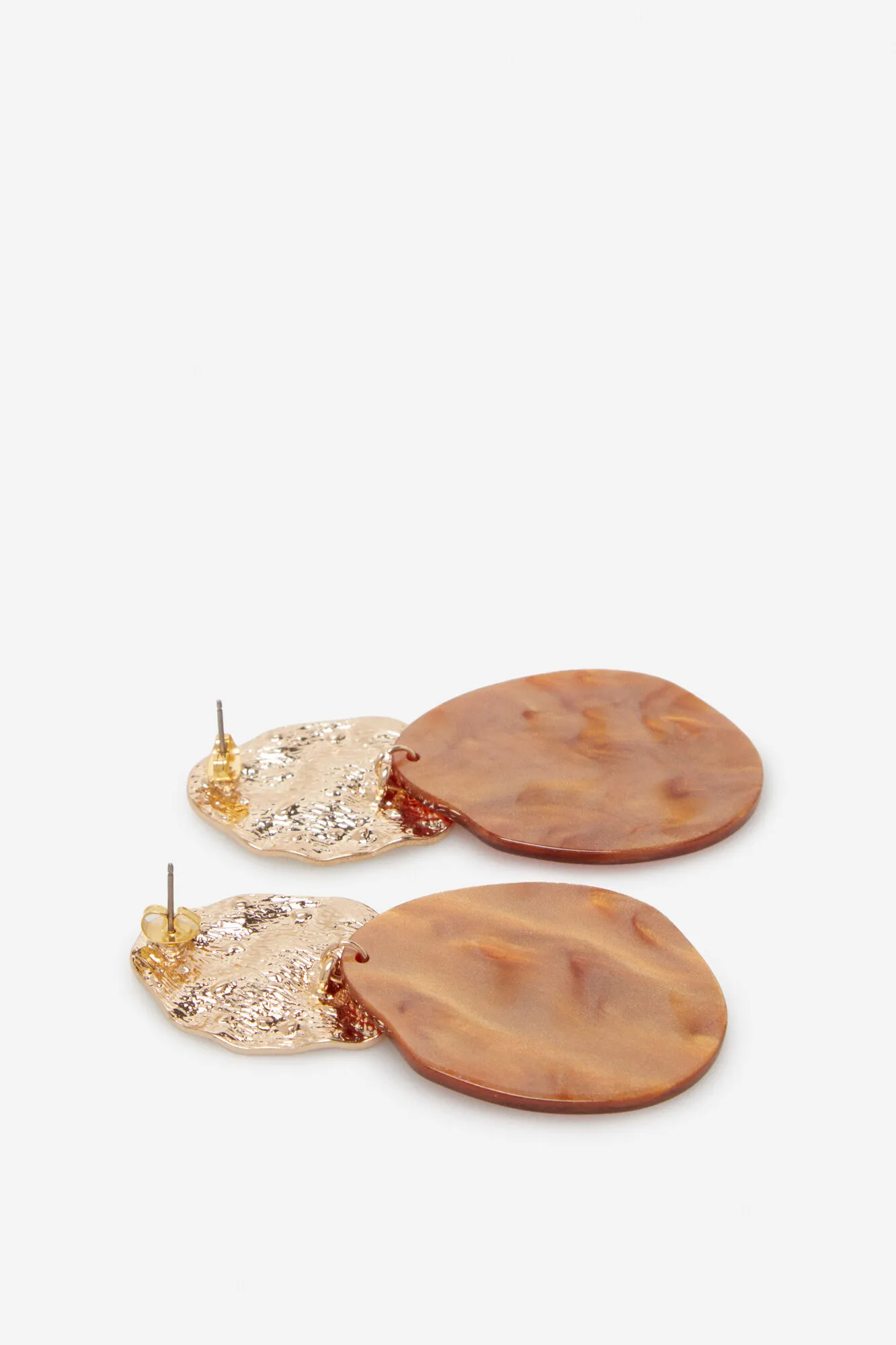 Hammered earrings with resin