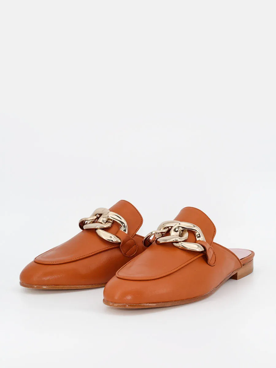 Mules Saint Tropez adorno color cuero