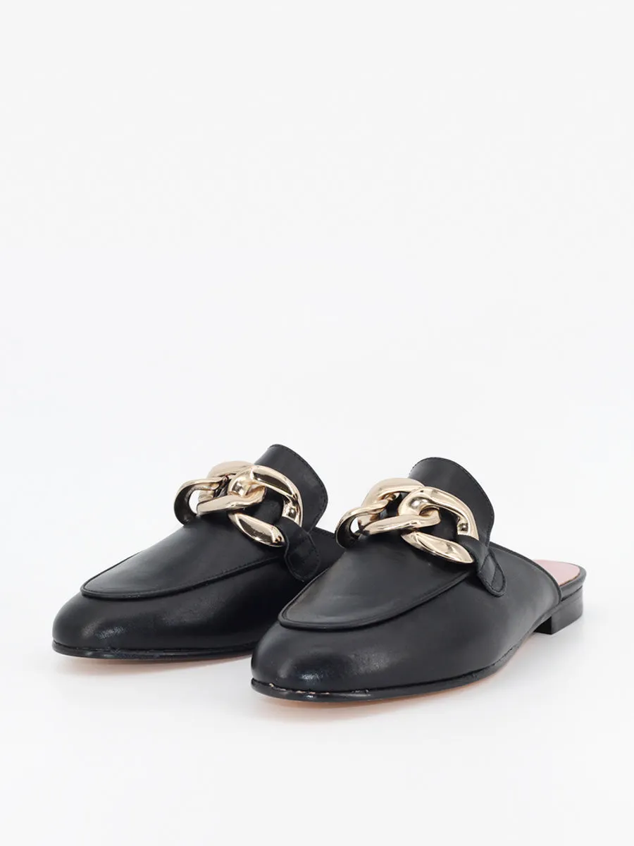 Mules Saint Tropez adorno color negro