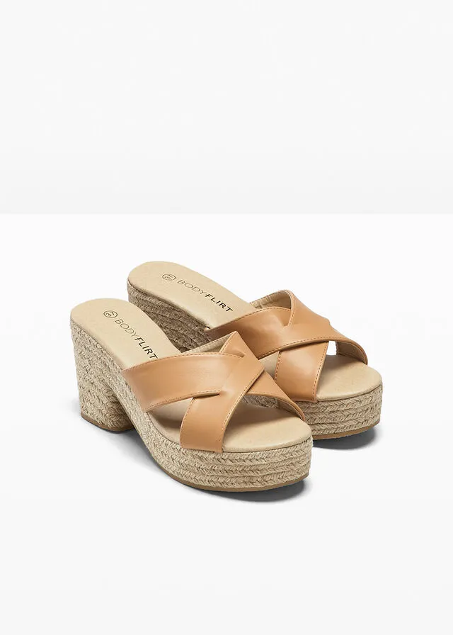 Platform Mules in Capuchino color.