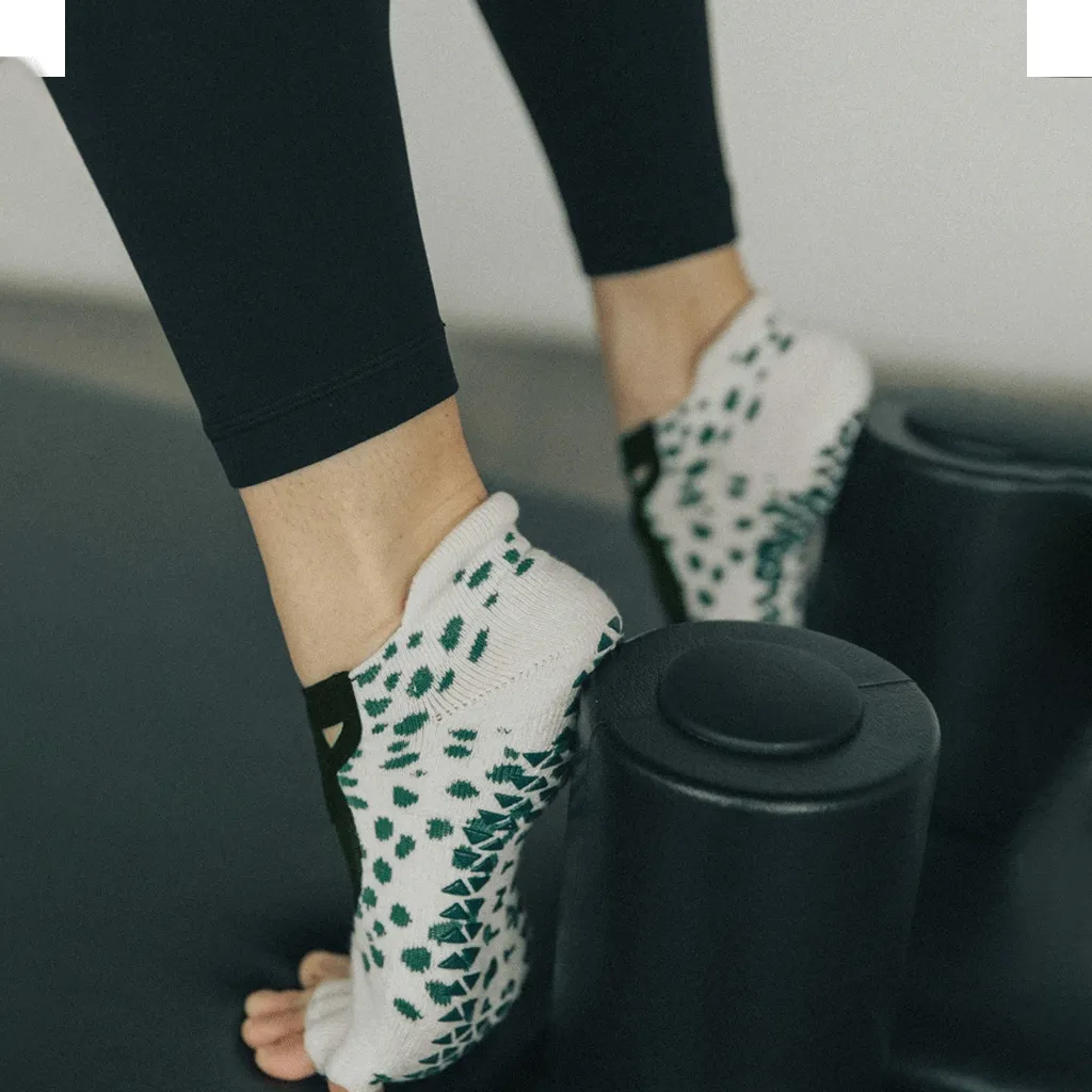 Pointe Studio Toeless Grip Socks