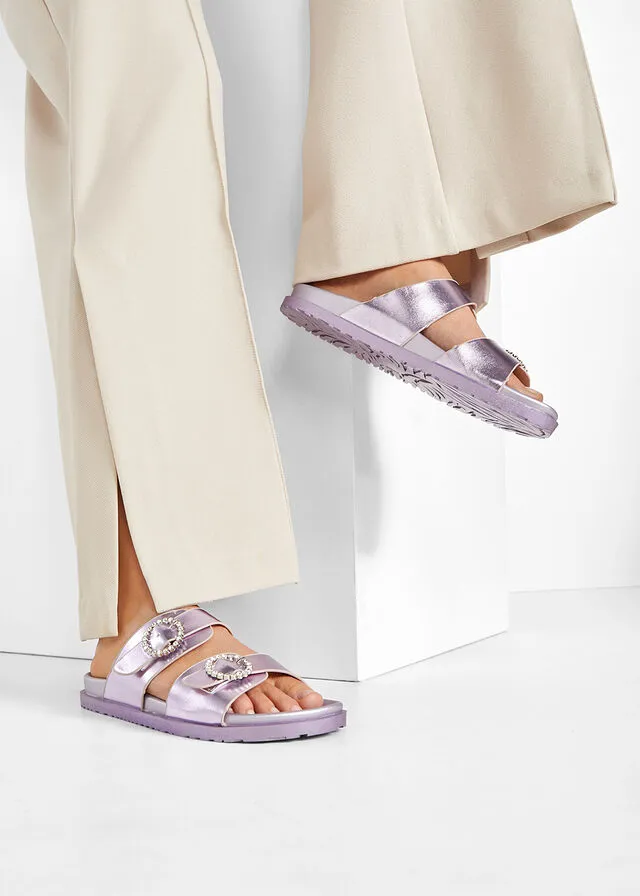 Violeta mules.